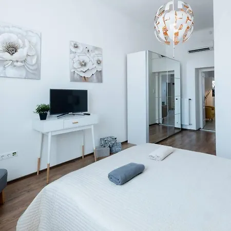 New Charming Home With Ac In Budapest Center Appartamento